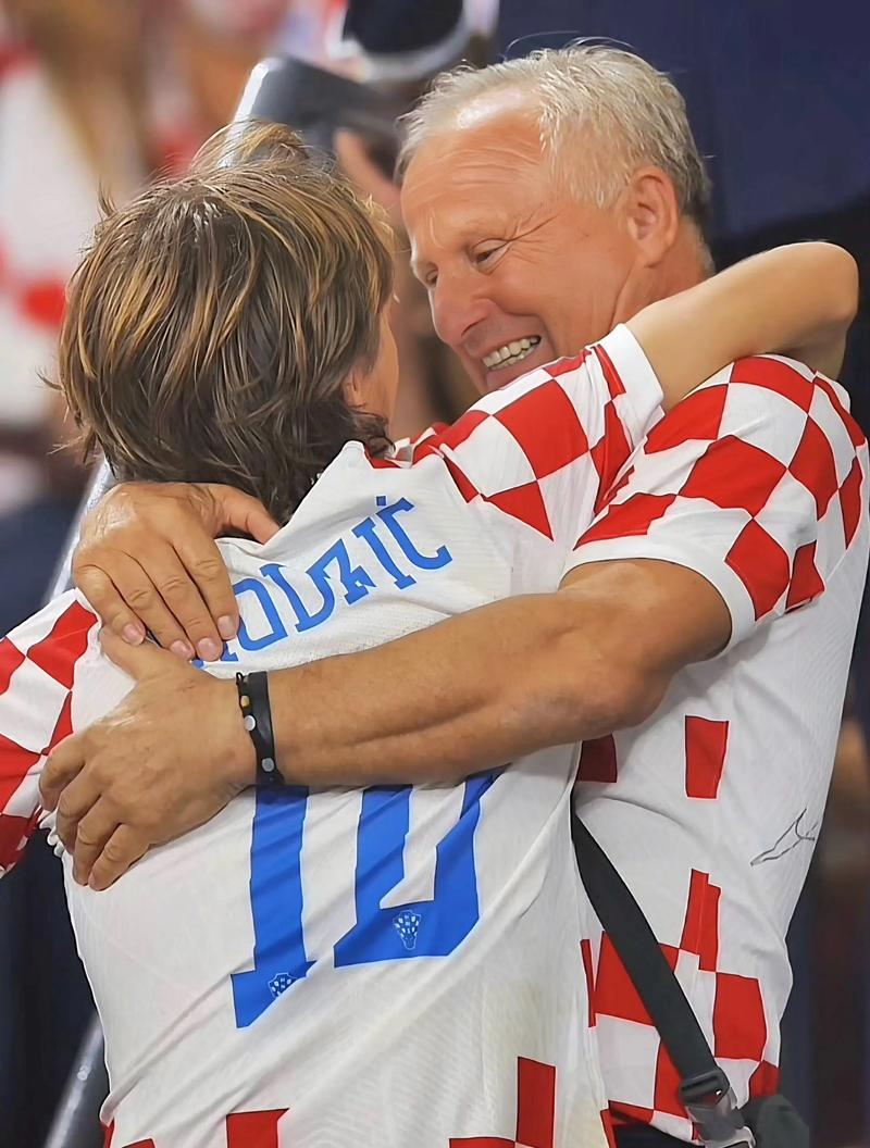 亚洲杯出线生死战，中国香港足总开出100万港币的赢球奖金