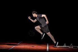 圣地亚哥教士队老将托尼·关恩初露锋芒，开启了他在国联长达二十年的打击统治